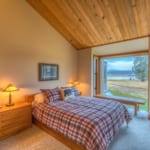 Country House 075 - Bedroom with a view of the mountains and lake