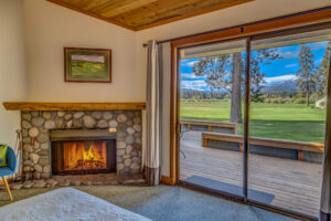 An image of a room at a cabin near Bend breweries. 