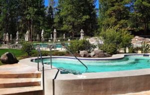 Recover after your races in Oregon in a relaxing hot tub.
