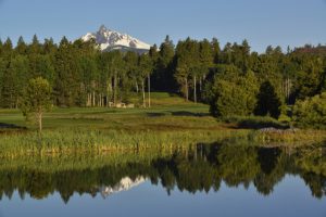 BlackButteRanch-golf_Glaze Meadow-3-green-Mt.Washington_12D3408-MikeHouska-e1024