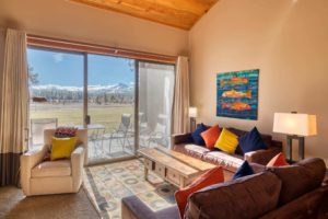 The living room of a rental at an Oregon resort, which you can find when creating your trip planner.