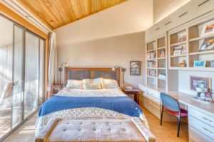 A bedroom of a cabin in Sisters to relax in after going horseback riding in Oregon.