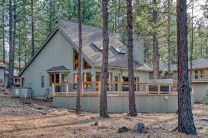 The exterior of a pet friendly rental at a resort near Bend, Oregon.
