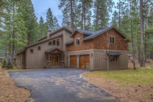 The exterior of lodging in Sisters, Oregon.